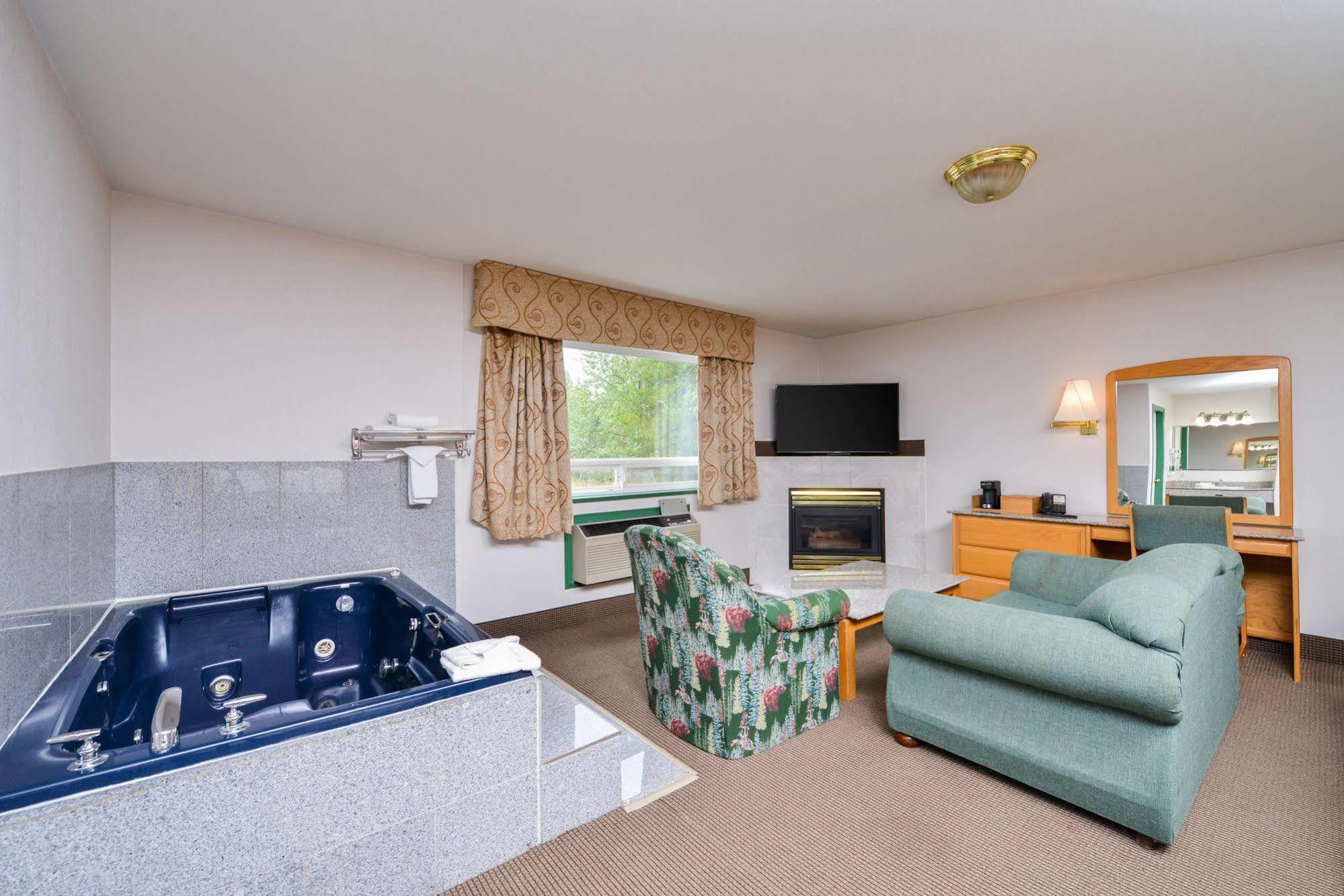 Canadas Best Value Inn Valemount Extérieur photo