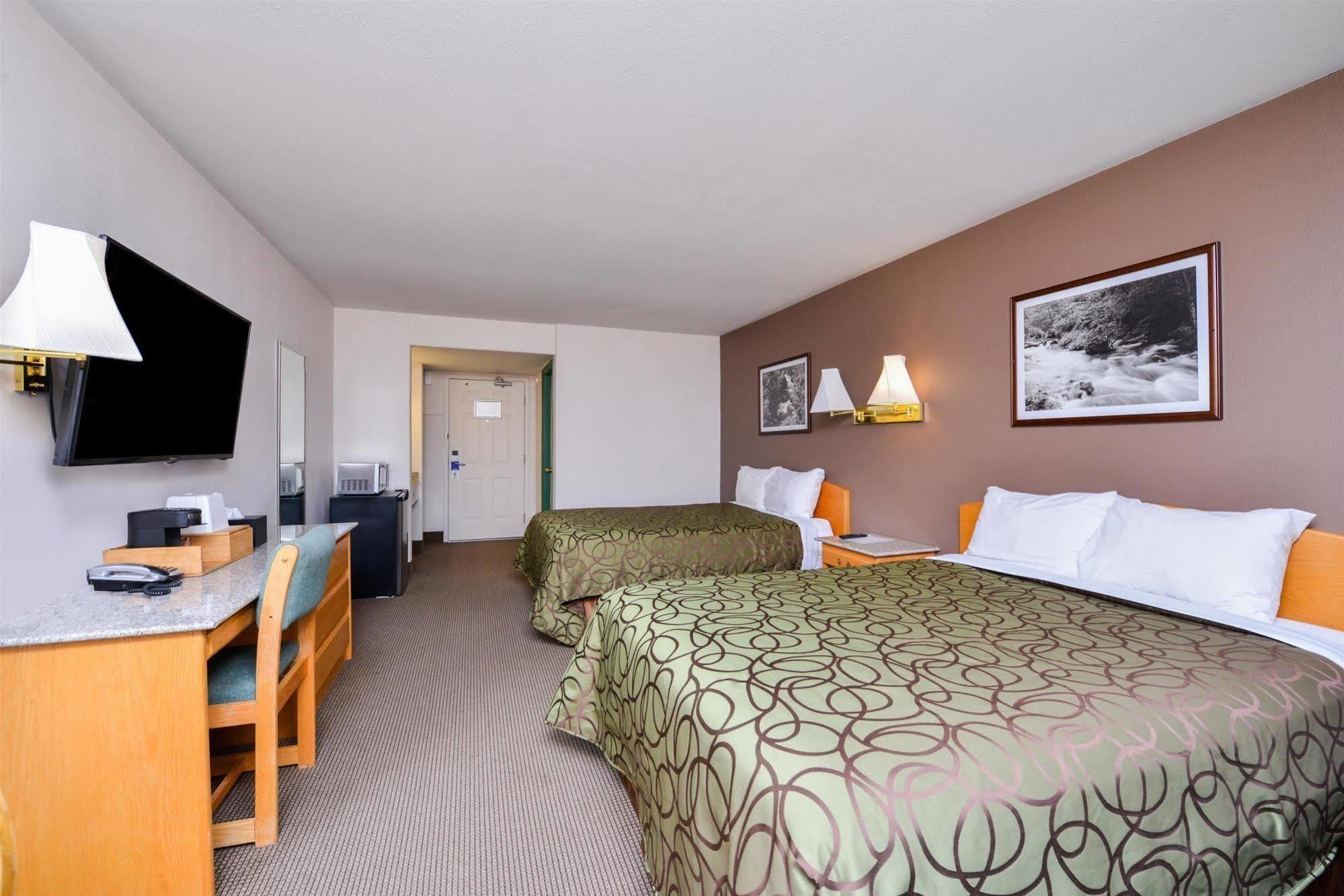 Canadas Best Value Inn Valemount Extérieur photo