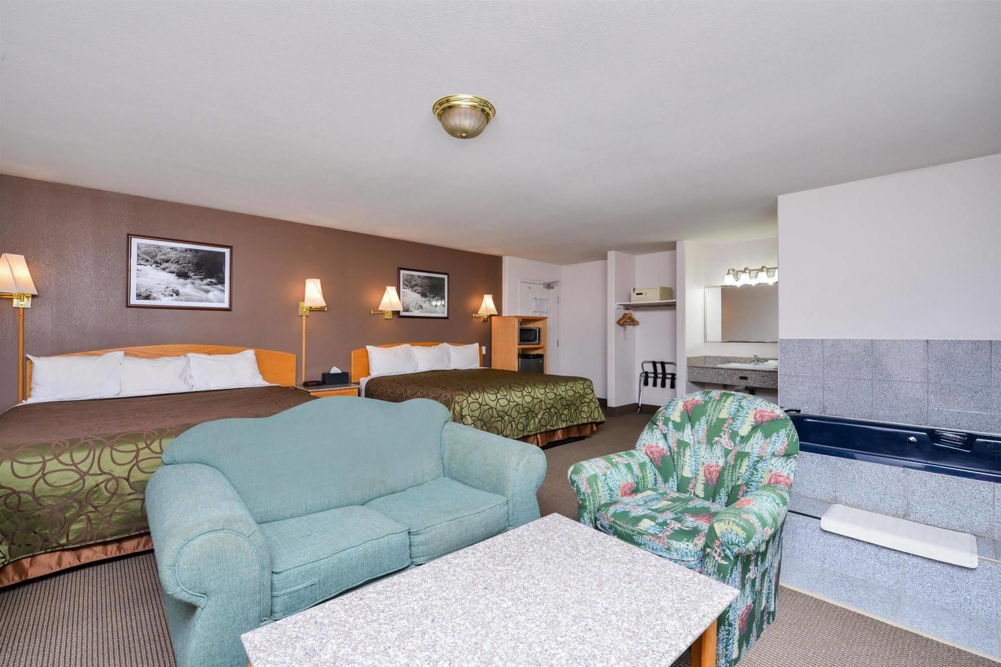 Canadas Best Value Inn Valemount Extérieur photo